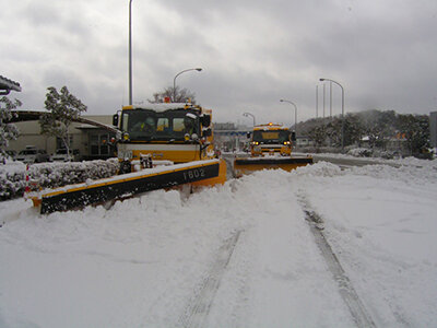 梯団除雪作業